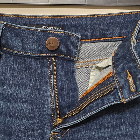 Lee Women's Jeans 10 Medium Blue Bermuda Curvy Fit Mordern Fit 0557 - Picture 7 of 13